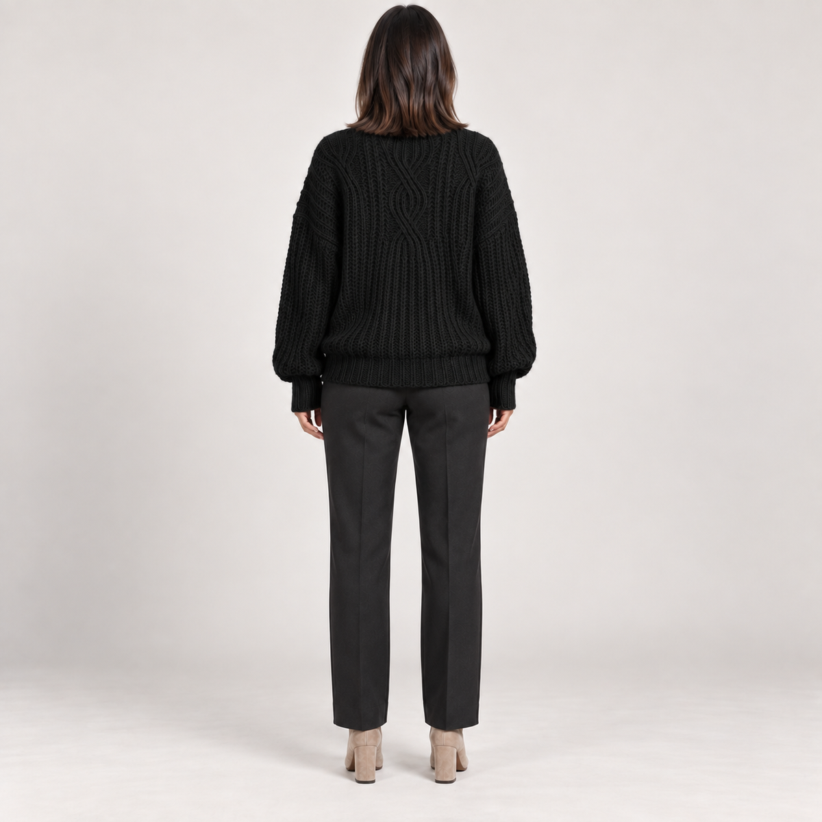 Aerynna — Black — back view