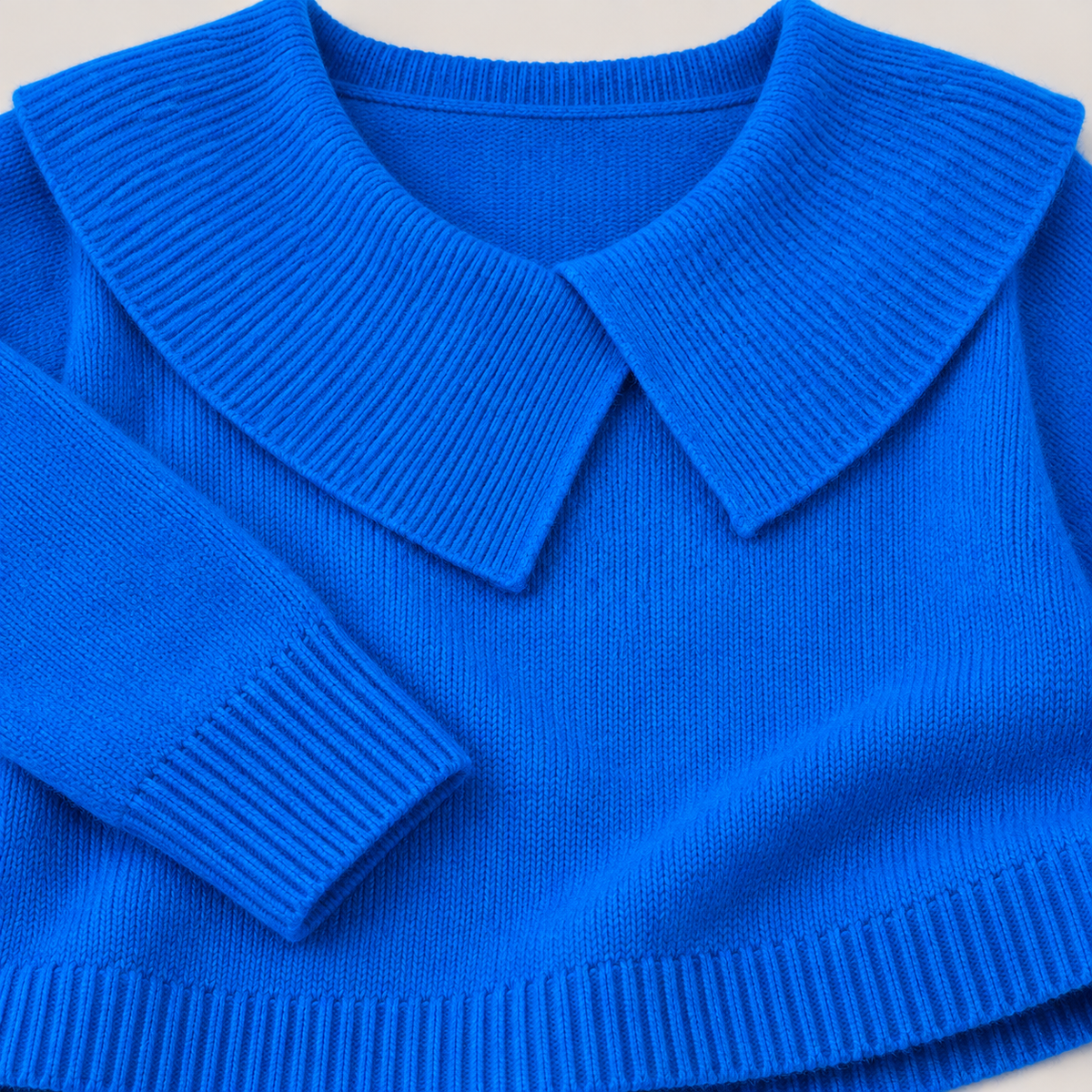 Lucia — Deep Blue — detail