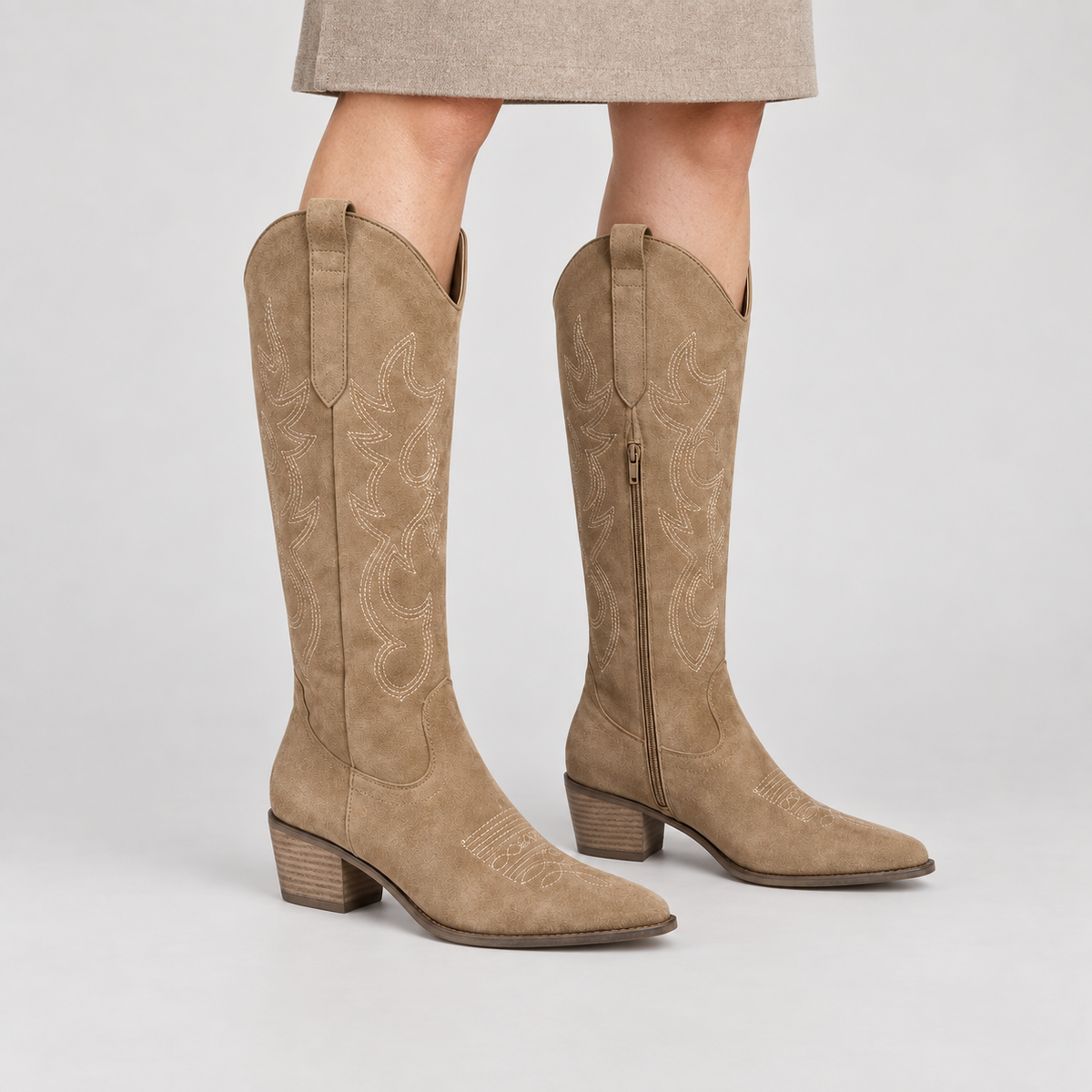 Clara — Beige — on model