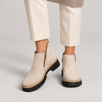 Thalyanna — Beige — on model