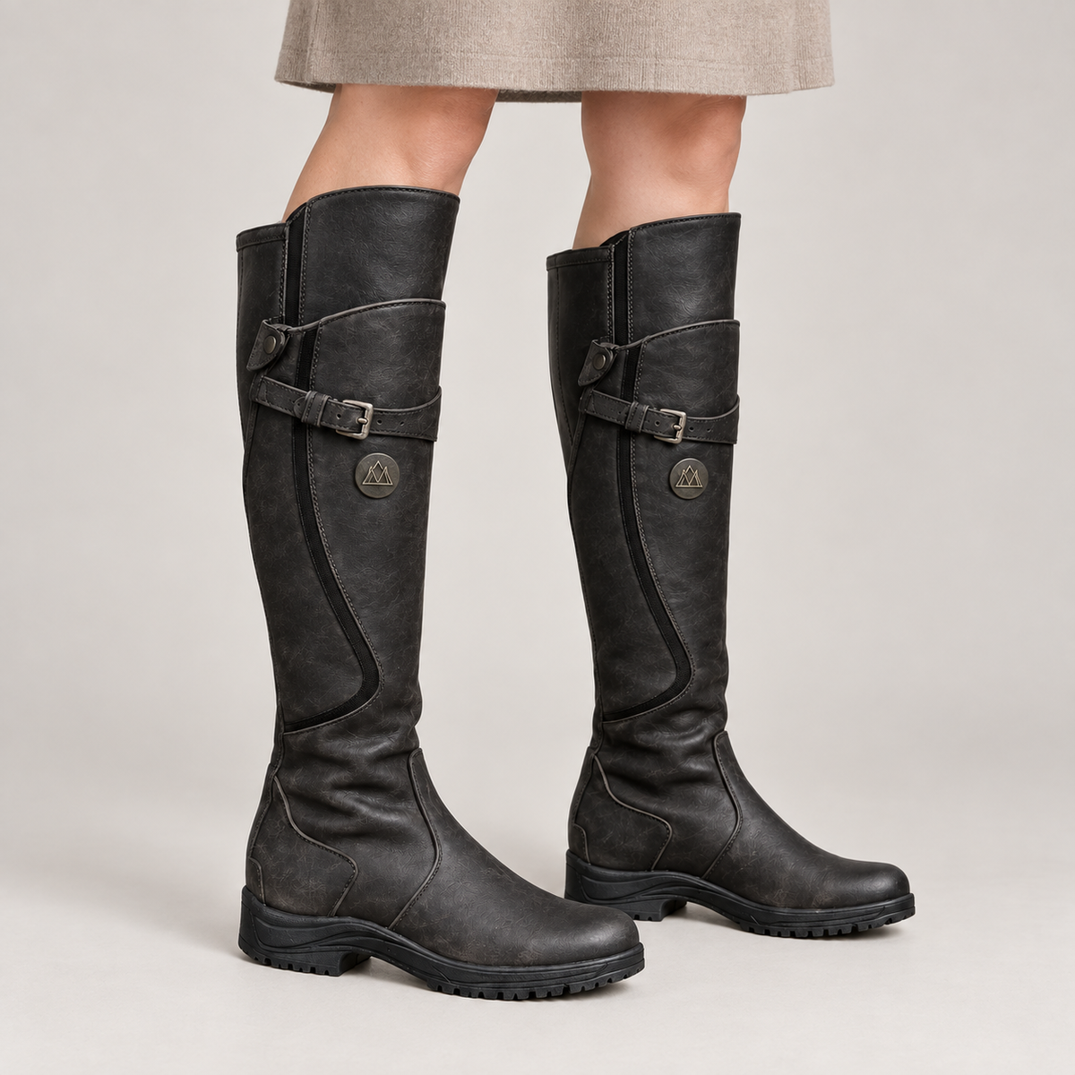 Rinley — Black — on model